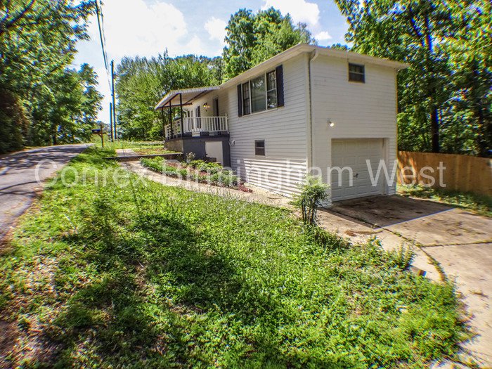 ConrexBham's tweet photo. Grill up great times on the deck of this 2-story home in Adamsville. This casual floor plan delivers 3bd/2ba striking livingroom!#rentconrex https://t.co/LjUFmzurdQ