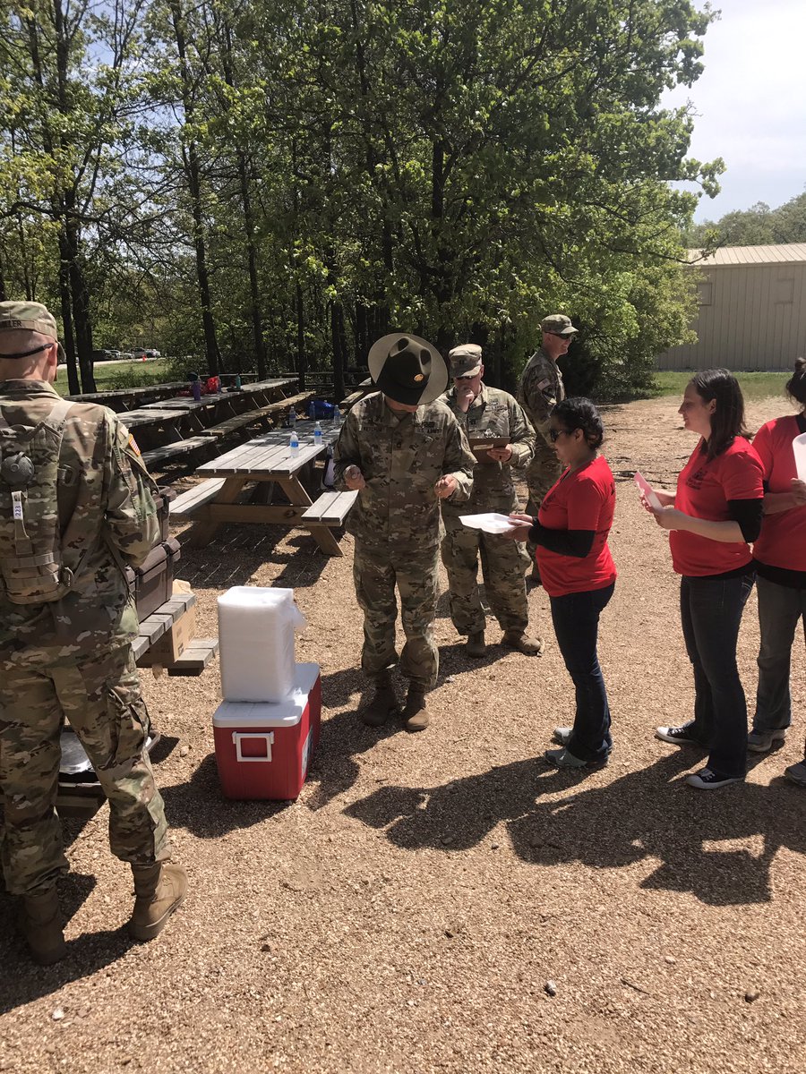 twalk008's tweet photo. #SpousesEvent chow time @USAES1 @fortleonardwood https://t.co/TTBQsn2c9l