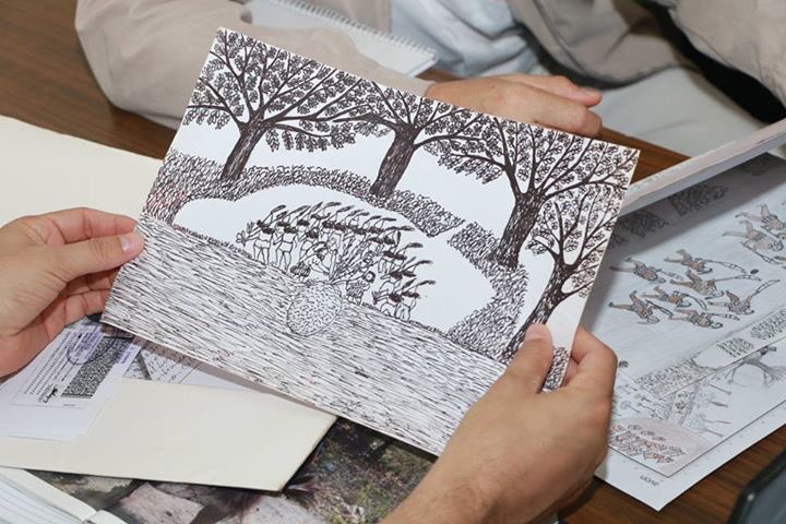 Real_PatriciaSt's tweet photo. El Cacique Bruno Barra, del pueblo Chamacoco, nos visitó para registrar ilustraciones que reflejan las costumbres ancestrales de su pueblo. https://t.co/M3CofA5M9R