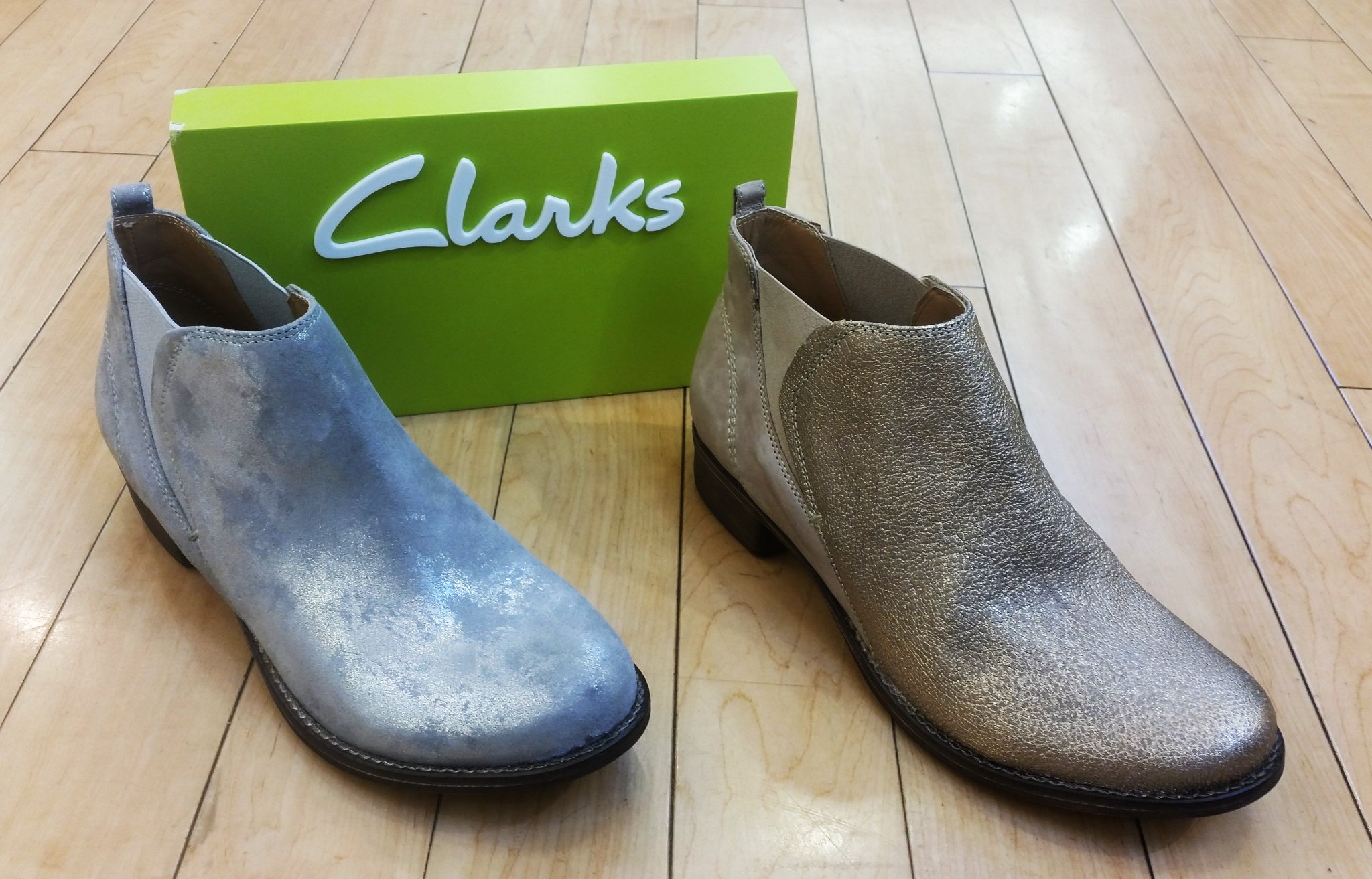 colindale oak clarks boots