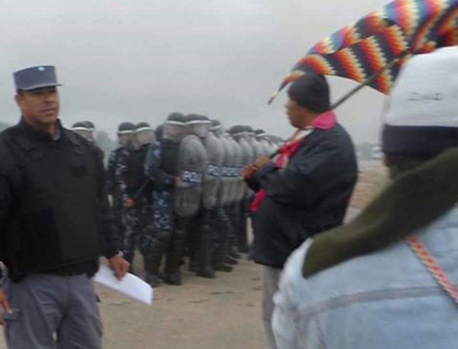 ArandaDario's tweet photo. Cacería de wichís en Formosa. Cinco detenidos y pedido de captura de 30 indígenas en Ing Juárez https://t.co/nStDX081xA https://t.co/q7F16TjGhe