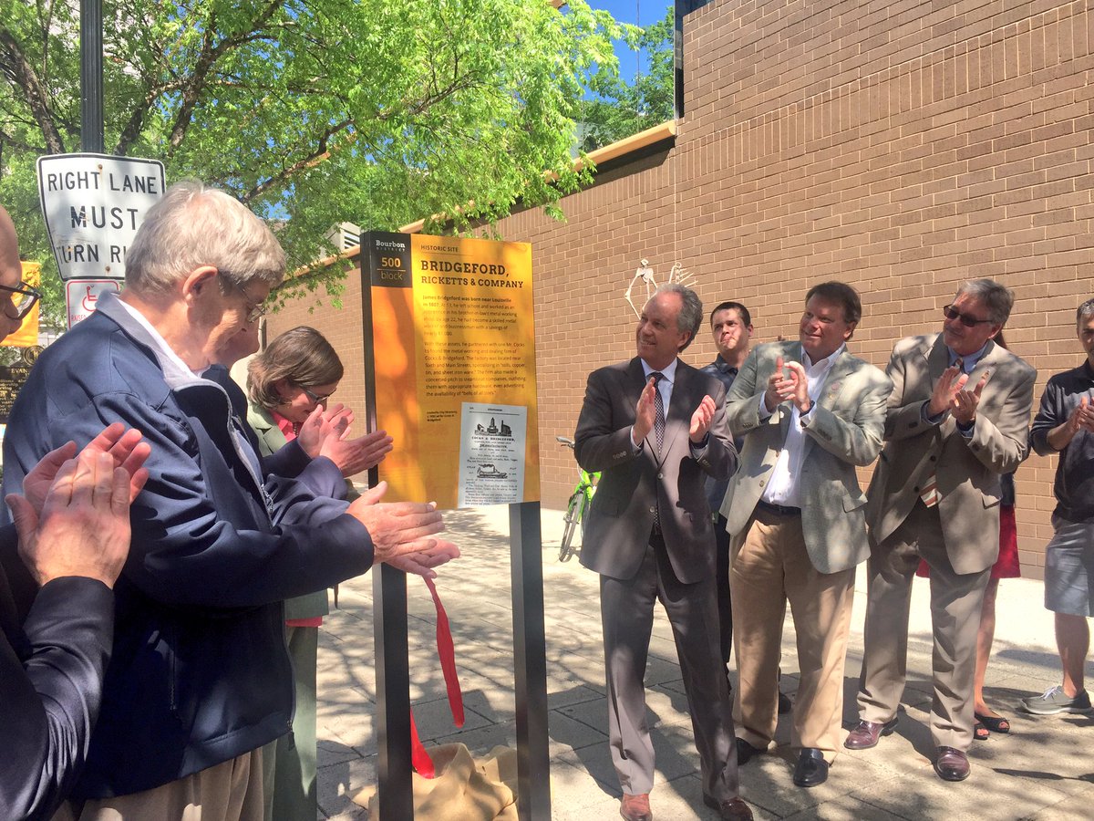 EconDevLou's tweet photo. Phase 1 of the Bourbon District is a go! New signs, banners make it easy to learn Lou's rich Bourbon Heritage while downtown. #bourbonism https://t.co/U4g9pMmUCD