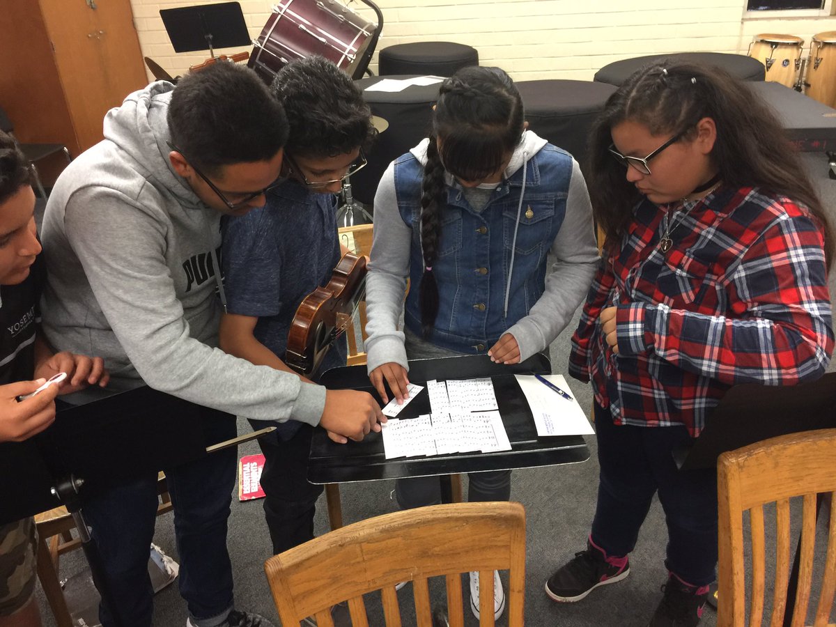 debvasquez's tweet photo. Orchestra students competing to see who can put the song in order first! #TheMusicGames #proudtobePUSD @SimonsPUSD https://t.co/Np3r6xt0iM