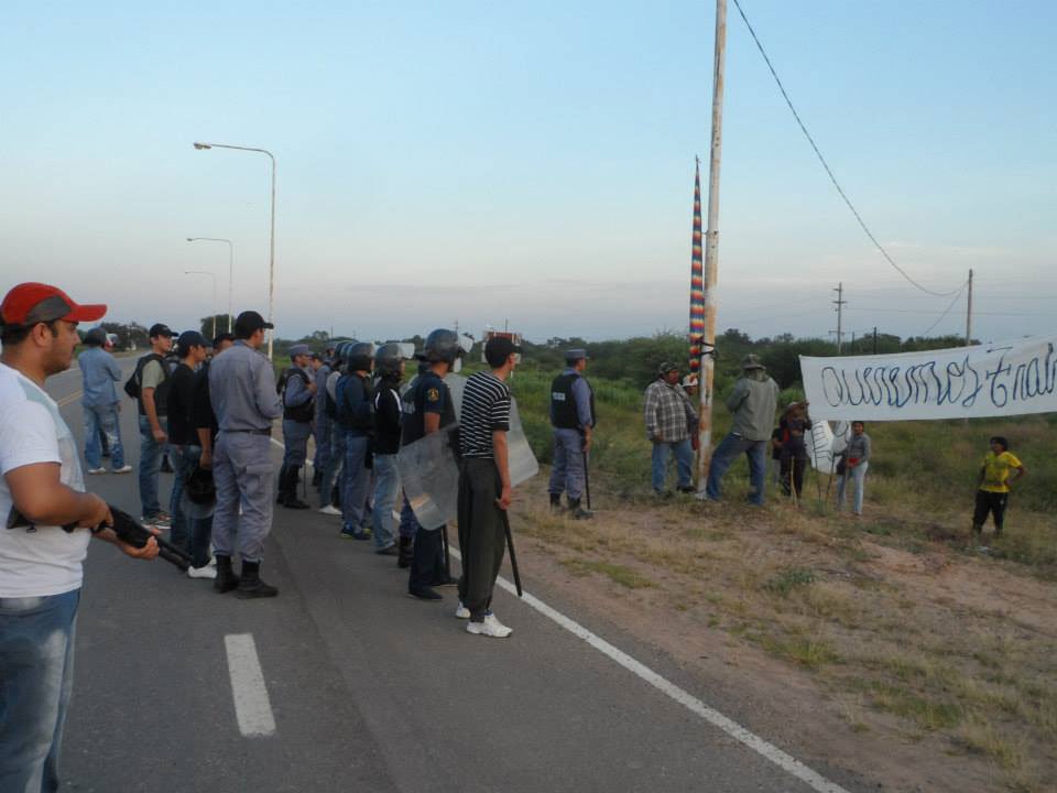 ArandaDario's tweet photo. Cacería de wichís en Formosa. Cinco detenidos y pedido de captura de 30 indígenas en Ing Juárez https://t.co/nStDX081xA https://t.co/q7F16TjGhe