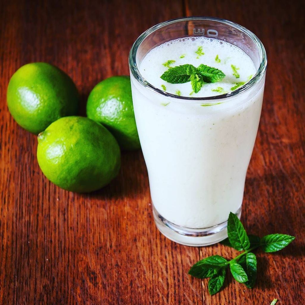 Dieses Rezept ist zu klein um es zu posten deswegen direkt hier das Rezept:
100g Joghurt, 5 Blätter Minze, eine Tasse Grünen Tee, ein Sprit…