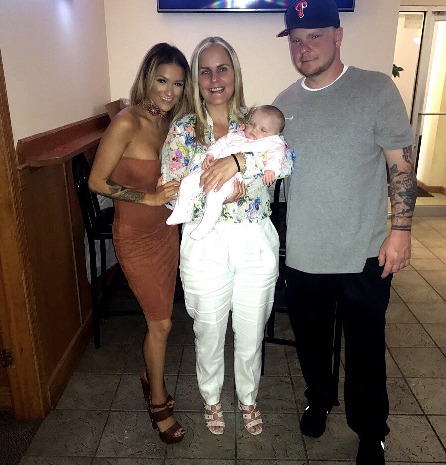 emgalbraith's tweet photo. Jessie, James and Billie Giselle🖤 #Family #TheGalbraiths https://t.co/6Iai7yBCvl
