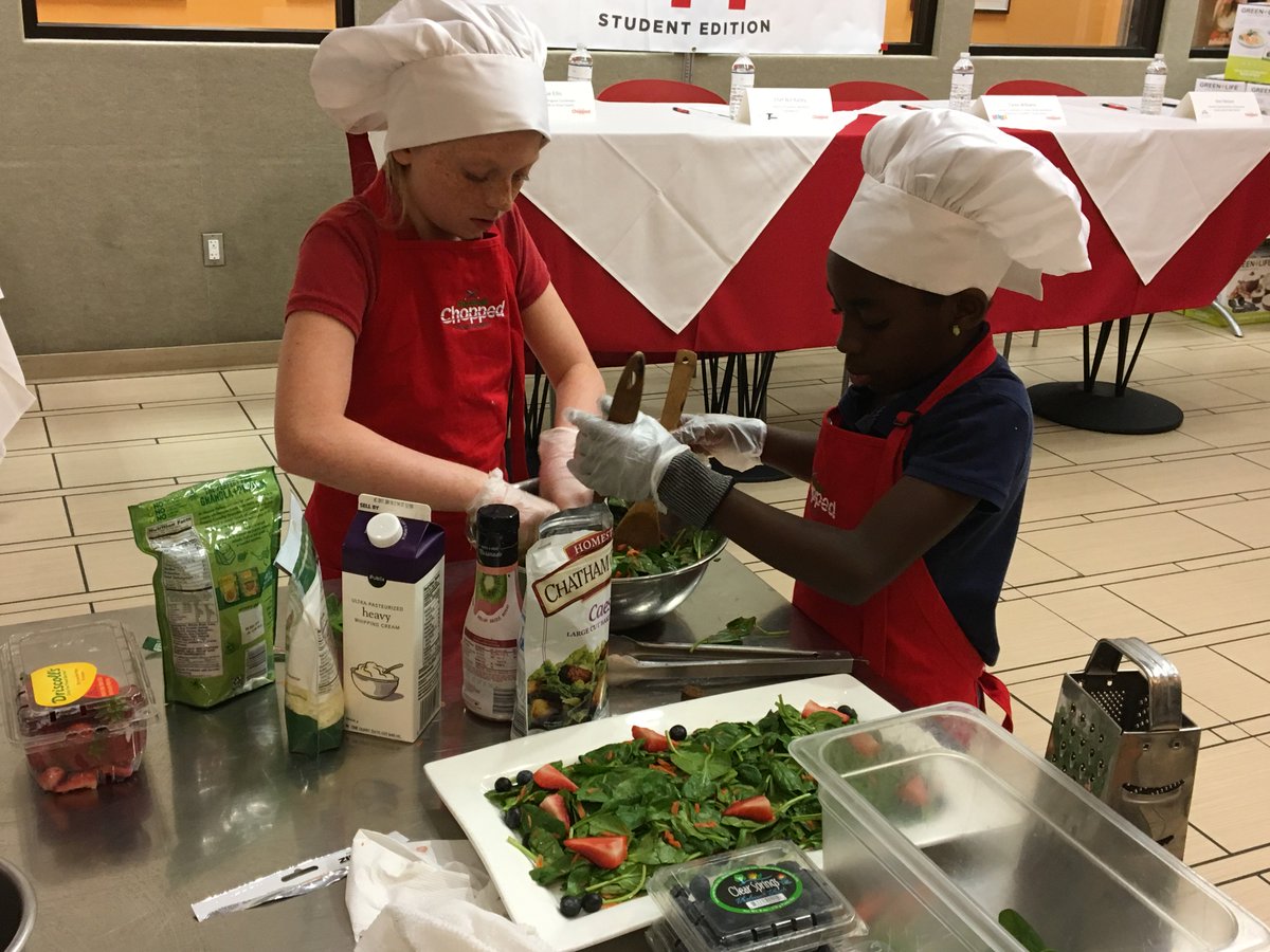 DuvalSchools's tweet photo. Five teams of DCPS elementary student chefs are competing to see who will be the @duvalbrainfood Chopped Champion! 🍴 https://t.co/5HoW8LHaIc
