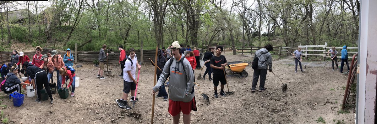 MrsKatieNiemann's tweet photo. Working hard! #nmsstangs #campkitaki https://t.co/KGToB8fsFu