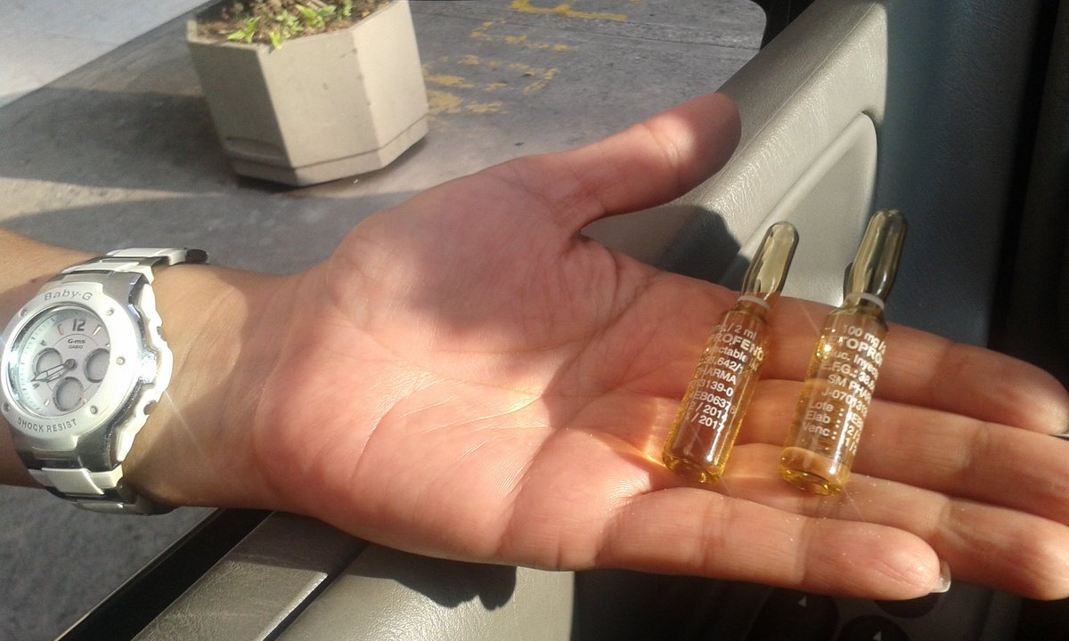 preparafamilia's tweet photo. Aqui la mano de una donante anonima que dono 2 ampollas de ketoprofeno para Maikol, bendiciones https://t.co/ocRxkuDh3O