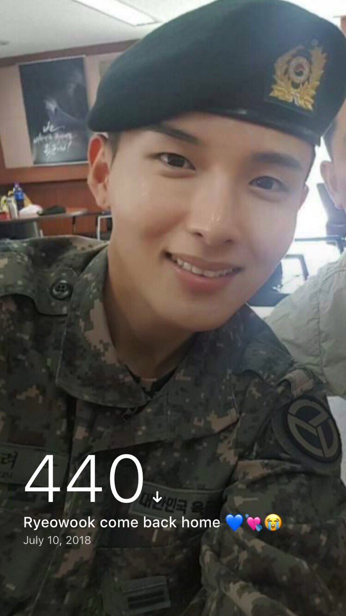 vicky2578's tweet photo. D-440
謝謝你把自己照顧的那麼好
謝謝你總是給我們看到最明亮的你🌹
#ryeowook #Ryeong9 #KimRye #厲旭 #金厲旭 #superjunior #려욱 #김려욱 #슈퍼주니어 #waitingforryeowook https://t.co/Lh1poJW8fD