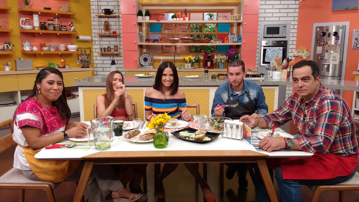 ¡Muchas gracias a todos por vernos el día de hoy! 👏🏻😁
¿Qué fue lo que más les gustó del programa de hoy? #QuéHayDeComerTV 🥙🥑🍽
