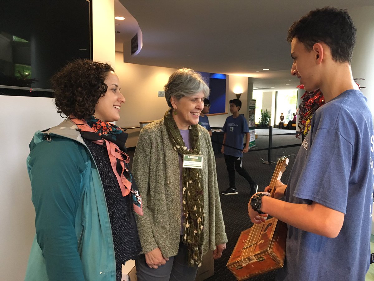 AlamFalam's tweet photo. #novaseas17 @DaliaPalchik at GMU environmental showcase @Lanier @fcpsGet2Green @fcpsnews @earthforce https://t.co/YmGO2z6k4Z
