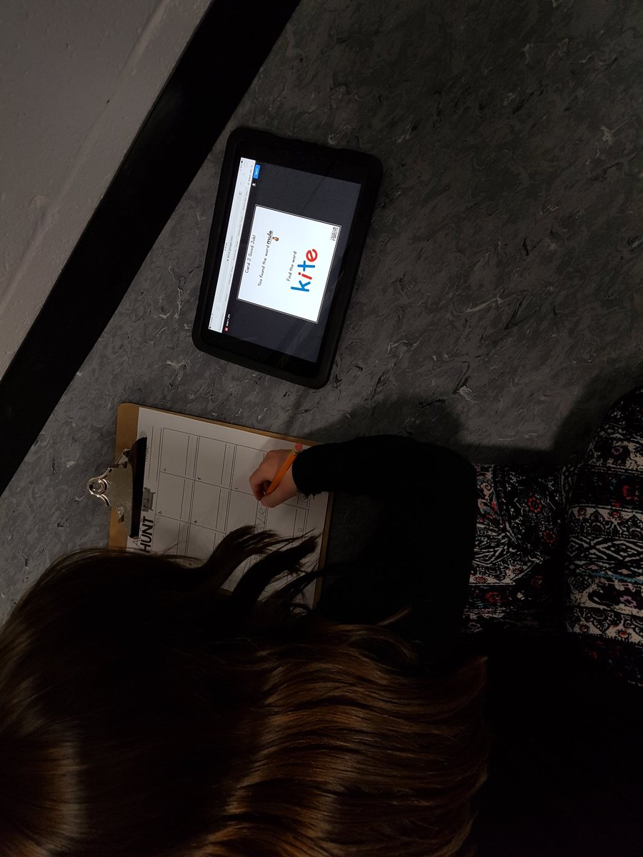 MissLeurer's tweet photo. We went on a hunt for 'Lazy E' words using QR Codes. #edtech #techystudents https://t.co/thns76K6vS