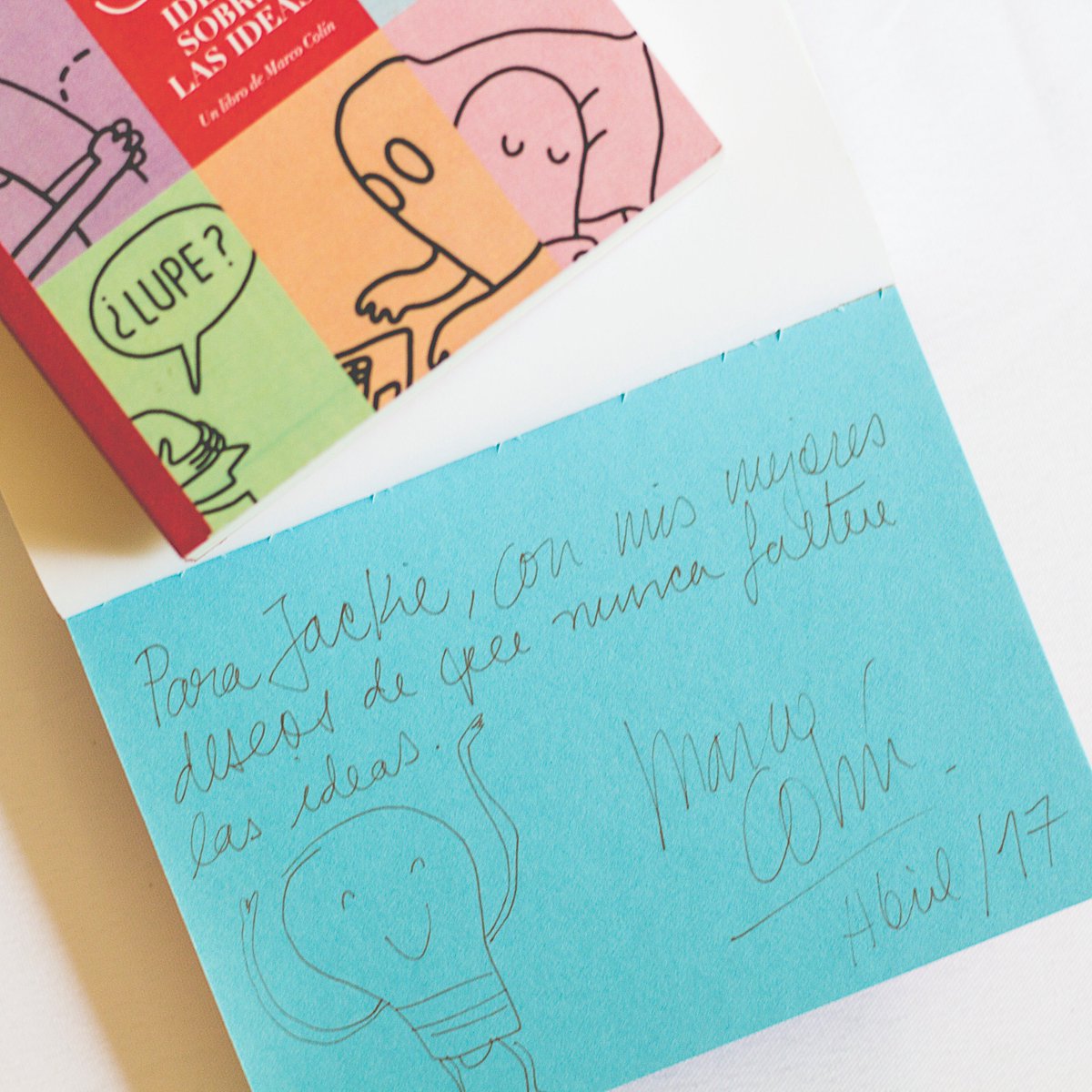 HerranMurillo's tweet photo. Nos hacen felices las nuevas ideas y los regalos que las celebran. Gracias @MarcoColin_ por el detalle 😊  #30ideassobrelasideas #diseño https://t.co/kDgAKIlYCg