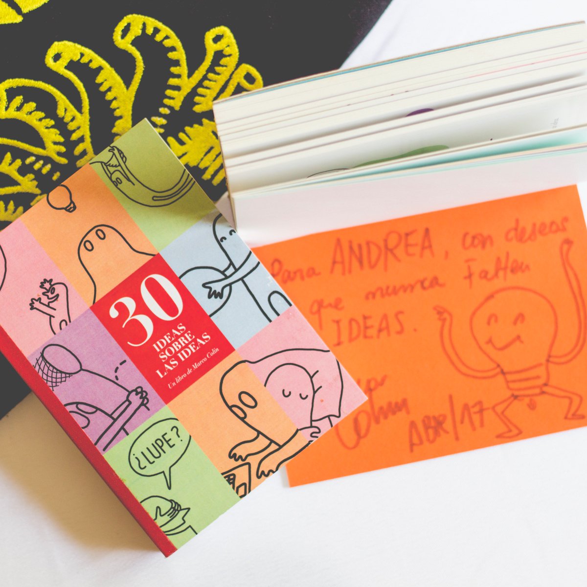 HerranMurillo's tweet photo. Nos hacen felices las nuevas ideas y los regalos que las celebran. Gracias @MarcoColin_ por el detalle 😊  #30ideassobrelasideas #diseño https://t.co/kDgAKIlYCg