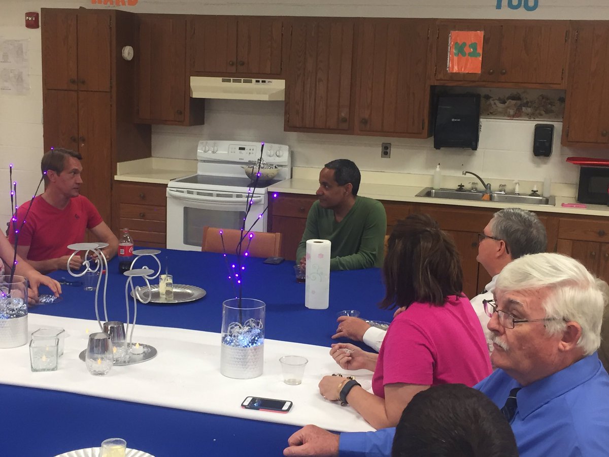 BreathittProud's tweet photo. Breathitt High alum Jeffery Reddick author creator of the film Final Destination speaking to the seniors of Breathitt County https://t.co/UTlSDdEtz6