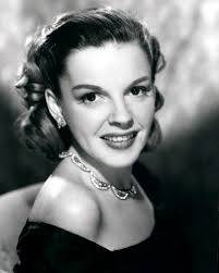 MadridZZ13's tweet photo. Sé la mejor versión de ti misma, antes de ser la copia de alguien más.–Judy Garland   #MujeresHistoricas https://t.co/hAMPPJmLPa