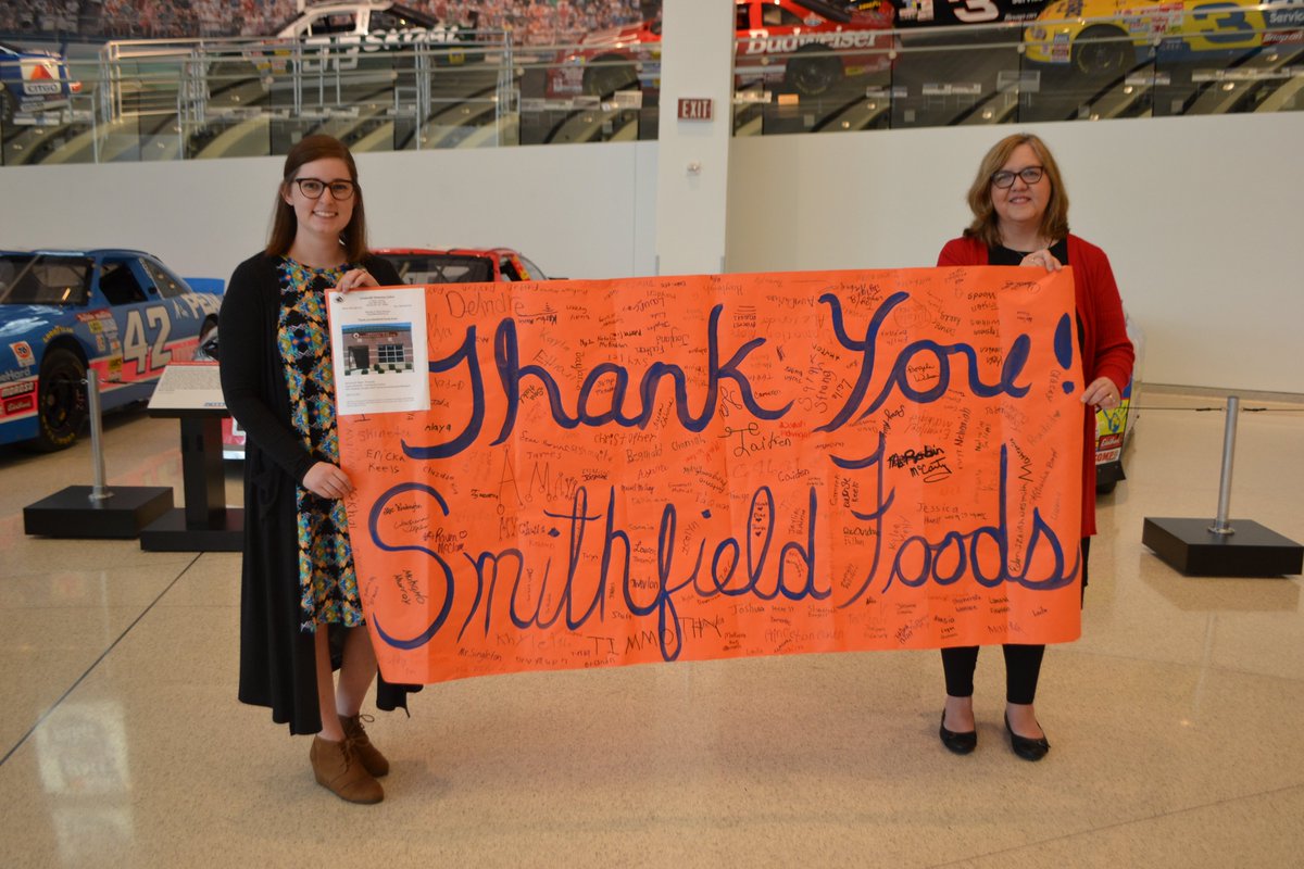 SmithfieldFoods's tweet photo. Today, our Helping Hungry Homes initiative joined forces with @RPMotorsports &amp; @NASCARHall to donate 250k lbs of protein to 6 NC food banks. https://t.co/ipFhv3rUtb