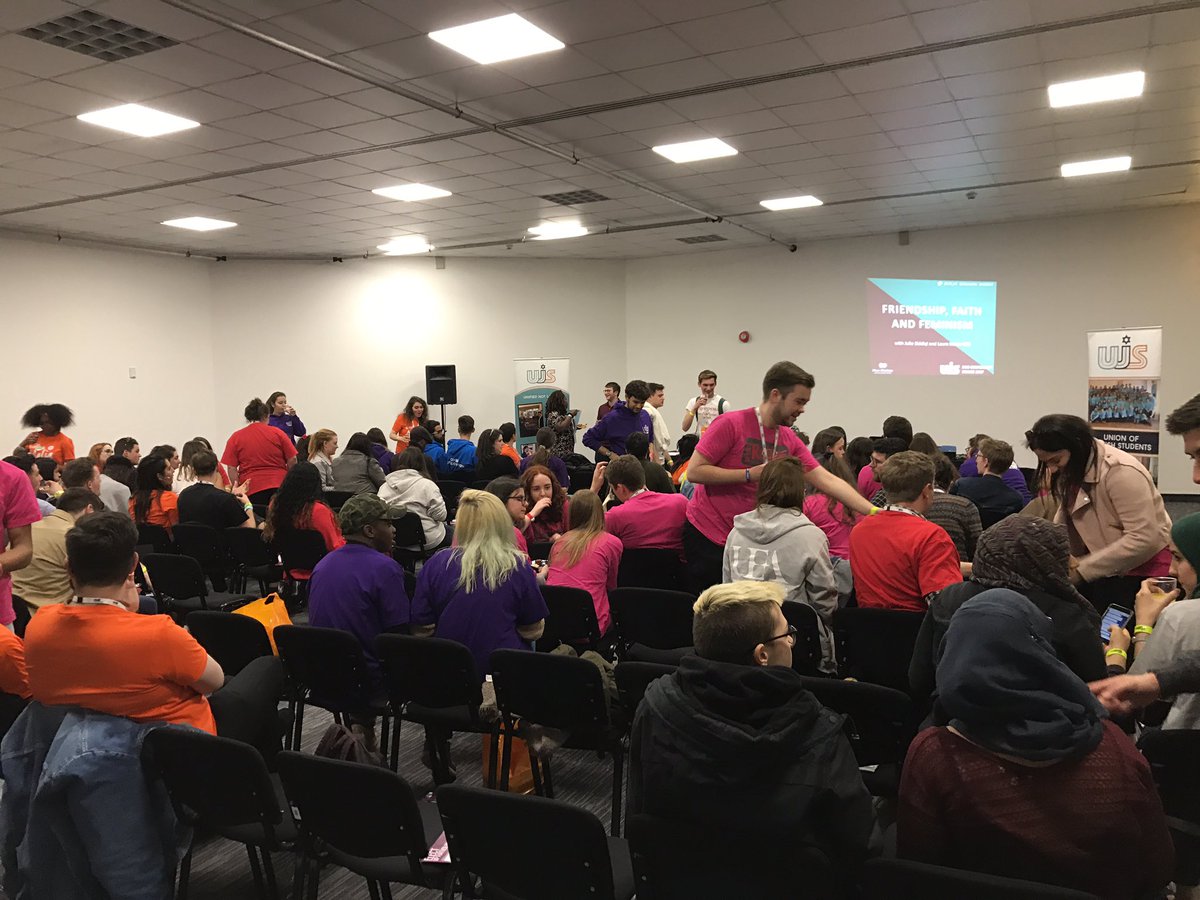 UJS_UK's tweet photo. Syndicate 1 filling up fast for 'Friendship, Faith &amp; Feminism' but still time to grab a glass of wine &amp;/or canapés! #NUSNC17 #NUSConference https://t.co/14fkkAPmRw