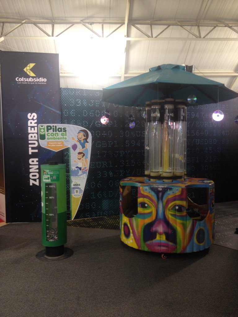 AlbaCeSandoval's tweet photo. Los esperamos para jugar aprendiendo en el Pabellón 1 Piso 2 a cerca del impacto que tienen los residuos tecnológicos. Recicla 🔋💿 con Lola 🎶 https://t.co/1ism12fohh