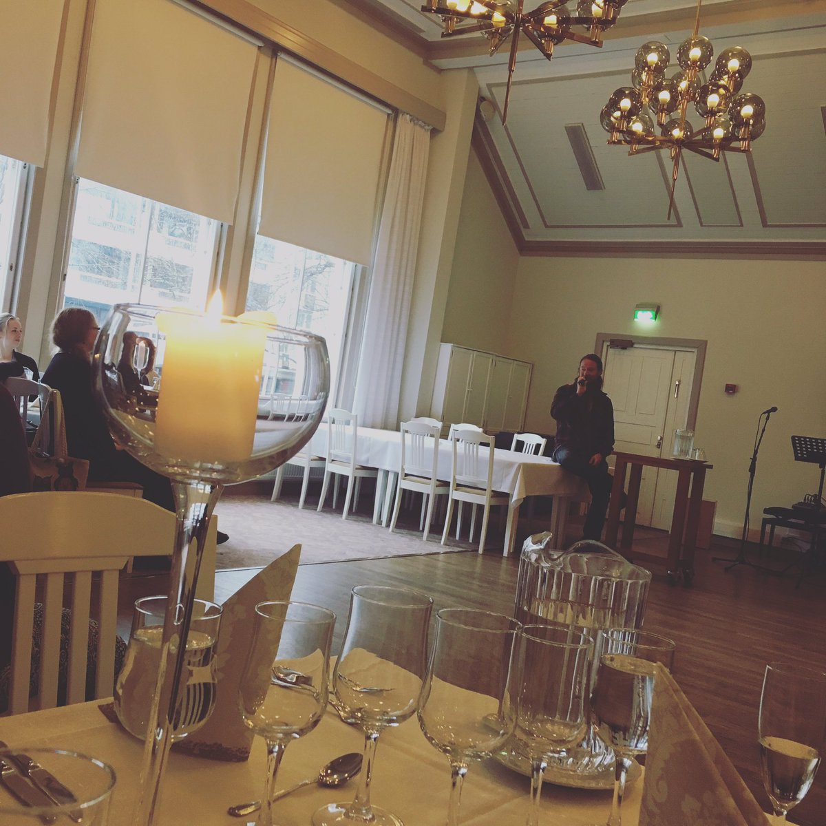 Sanna_Myllymaki's tweet image. Jouni Hynysen #henkilöbrändi on syntynyt sattumalta ja sen suuntaa on yritetty kääntääkin mm. #tositv keinoin. #update2017