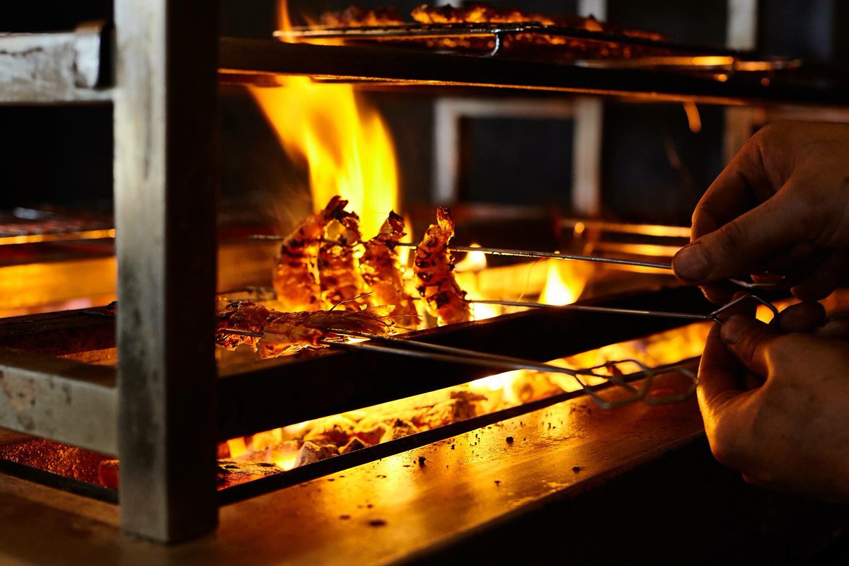 DonDohoficial's tweet photo. Nada mejor que el calor de las brasas para cocinar, nada mejor que DonDoh para que goces con el sabor de nuestra #robata. -
 Ciro Watanabe https://t.co/ZWb96CHDtL