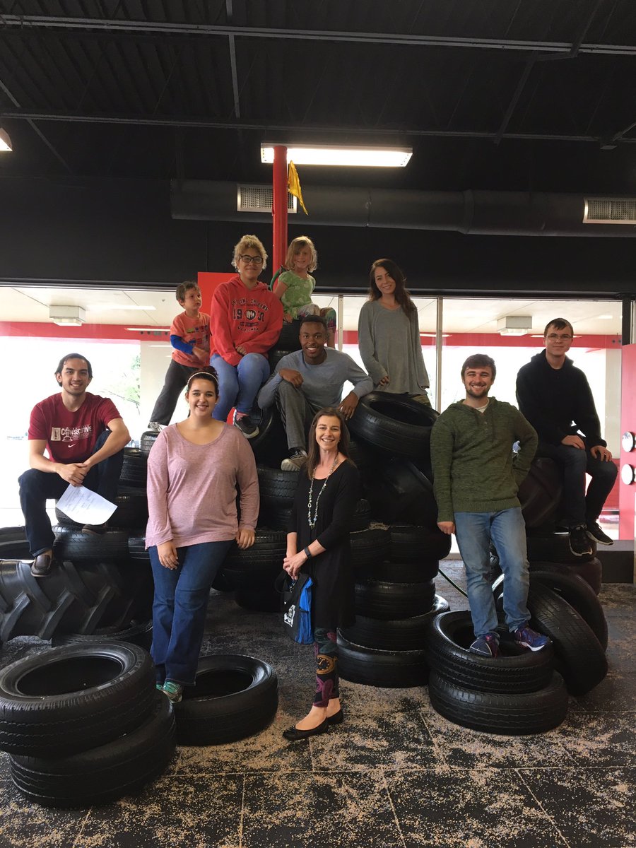 Jen_D_Walker's tweet photo. An FSEM tradition (with some new friends). #cmorfburg #fsemteacher #learingthroughplay https://t.co/B8SrBWC8qr