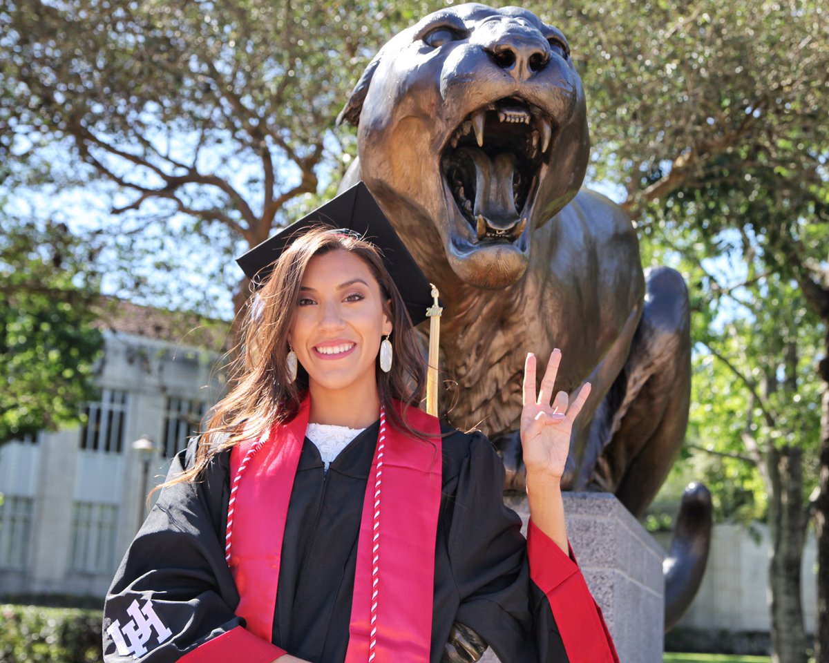 Selena_Sierra's tweet photo. Home. ❤️🎓 https://t.co/8F7nZwvHMM