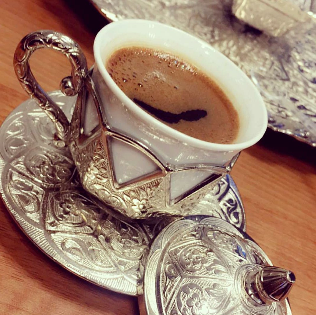 mhawi12342's tweet photo. دائماً اجدك  في منتصف ليلي
ومنتصف اشيائي
بين صباحي
ومسائي
بين قهوتي
ومزاجي بين صمتي وحديثي
#عزوز_للدعم 
#حور_للدعم 
#قروب_احساس_الحنين https://t.co/QtNLohmGzX