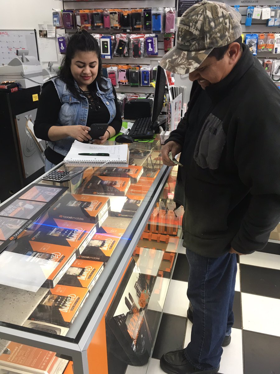 BlessTae22's tweet photo. Smiles on customers faces is something that is always important to us @Allin_SPG @AWI_Tom @Eric_K_Wong @Kedez_SPG https://t.co/OcKsXtUtri