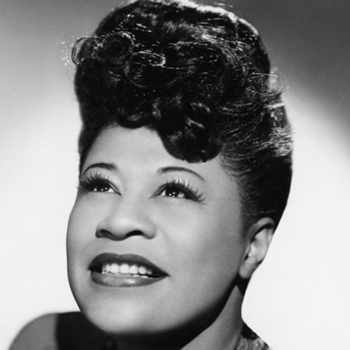 BlueNoteNYC's tweet photo. Happy 100th birthday, Ella! We are forever indebted to your genius, warmth, and unequaled artistry and influence! #EllaFitzgerald #100thBday https://t.co/Bfi8rRQ2hD
