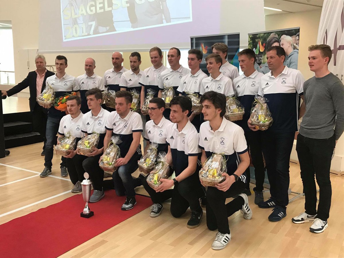 MikkelSteinmetz's tweet photo. ...and we got perfomance of the year 2016 at @SlagelseKommune #soproud #SHKatSlagelseGuld #thankyouSlagelse #๐ https://t.co/sf00BeaqdK