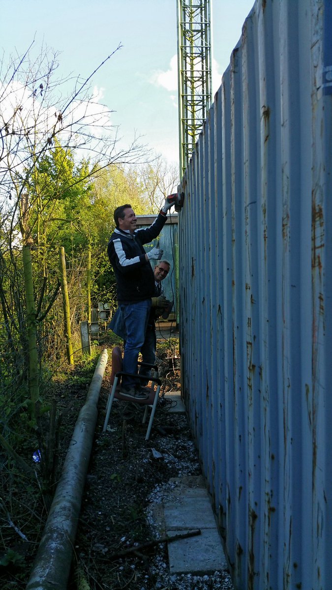 PI4COM's tweet photo. Another evening at work at #PI4COM. Richard #pd4rd and Ronald #PA3EWP prepairing the new container for a paintjob #hamradio https://t.co/9EgJzss3iC