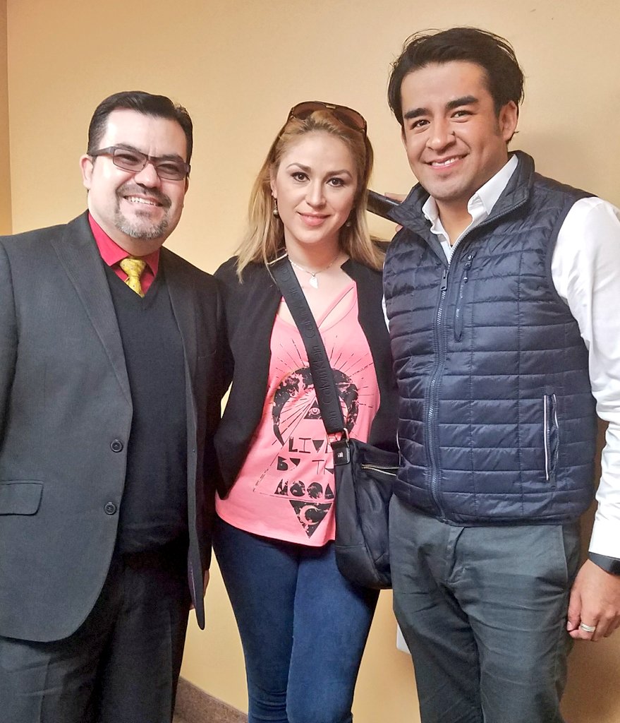 LaZ1310's tweet photo. Hoy tenemos una vez mas el placer de tener a @consulmexDET con nosotros aqui en #LaZ1310 https://t.co/jKKm5jju3g