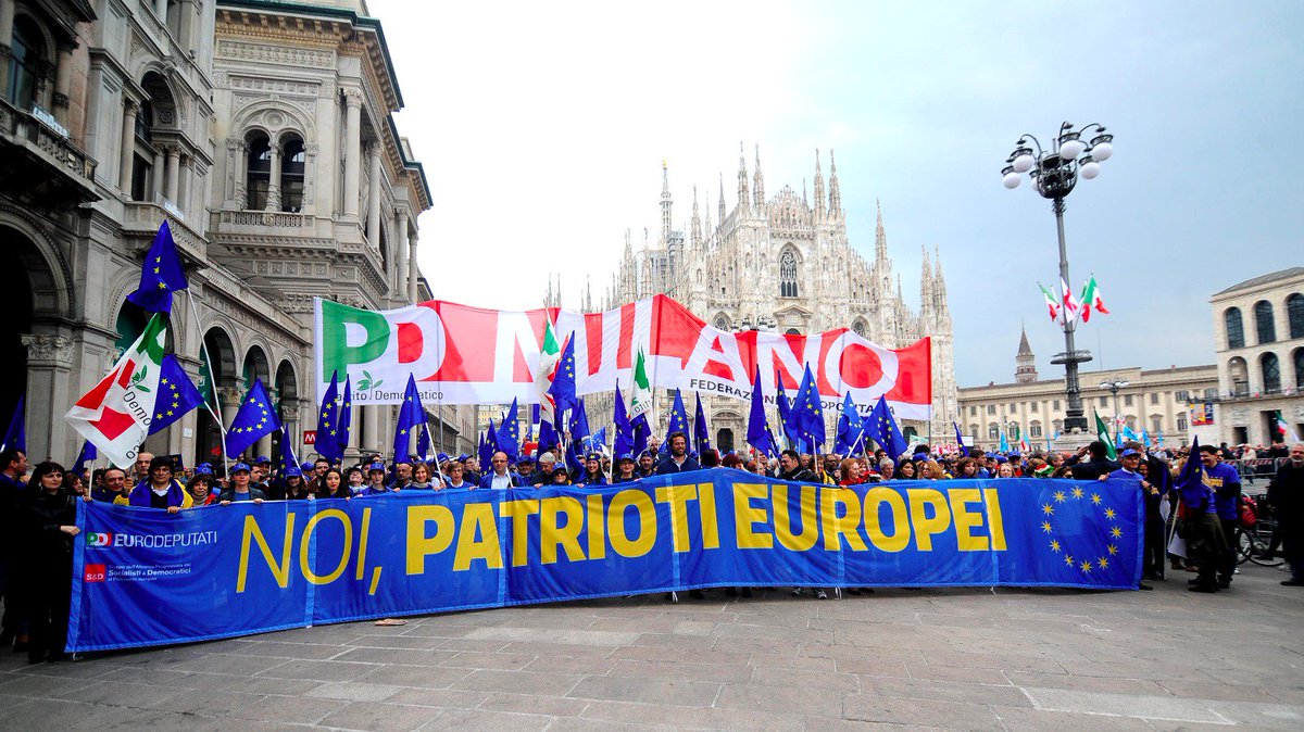 TUTTOBLUE's tweet photo. Abbiam onorato partigiani celebrando loro dono più grande, Europa. Orgogliosamente antifascisti ed europei. Grazie per #25aprile #TUTTOBLUE. https://t.co/Z0aZ7IeP2F