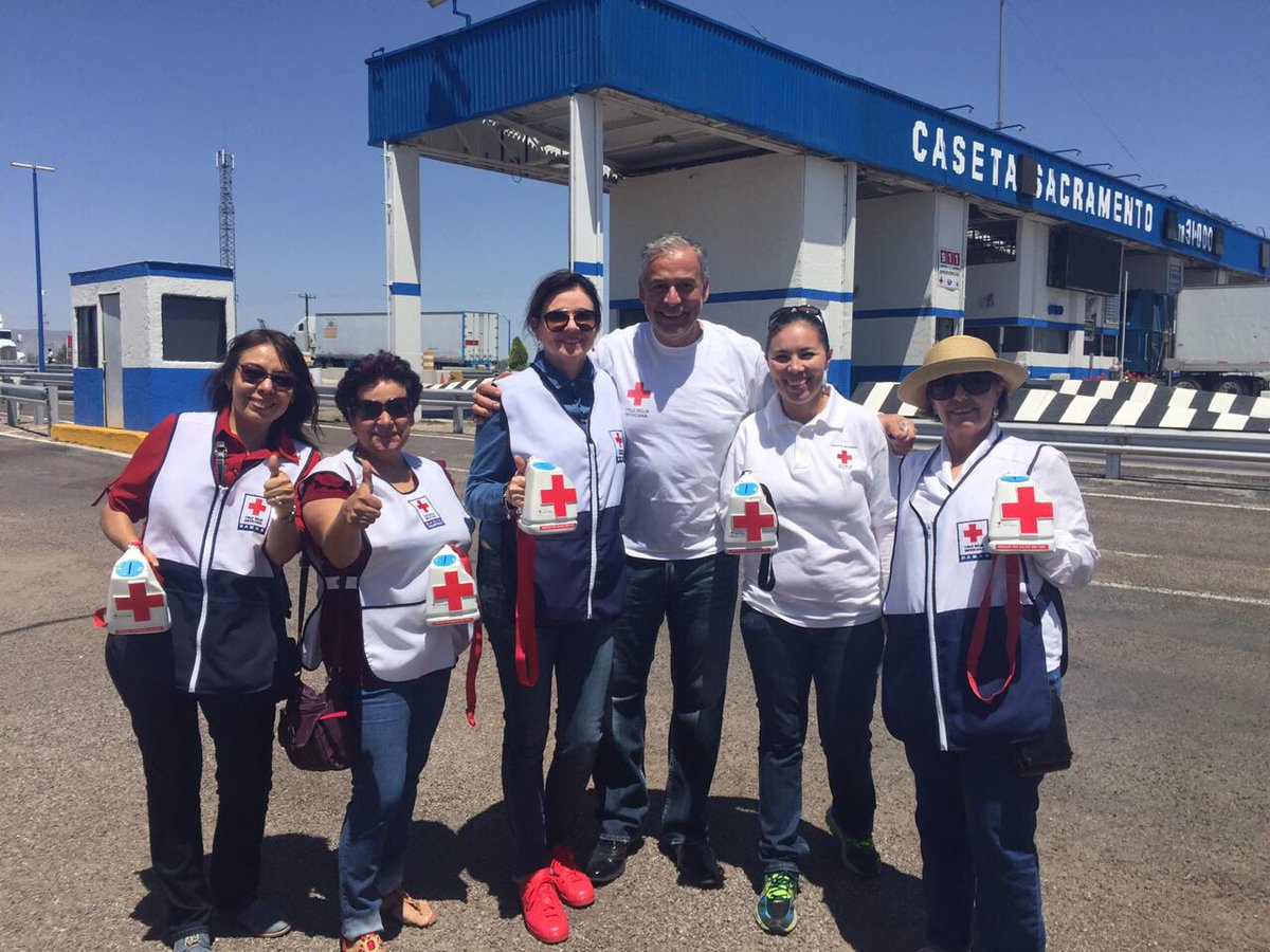 Juan_Blanco's tweet photo. Muy orgulloso de mi esposa Ana y  de su equipo de voluntarias en la colecta de la #CruzRoja 🏥. https://t.co/uhmjpkjXCT