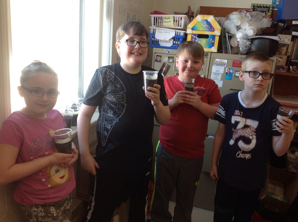 GradeThrees's tweet photo. Some picture of out #Tomatosphere project.@MatthewRocks2 @LetsTalkScience https://t.co/L1J9okUDGs