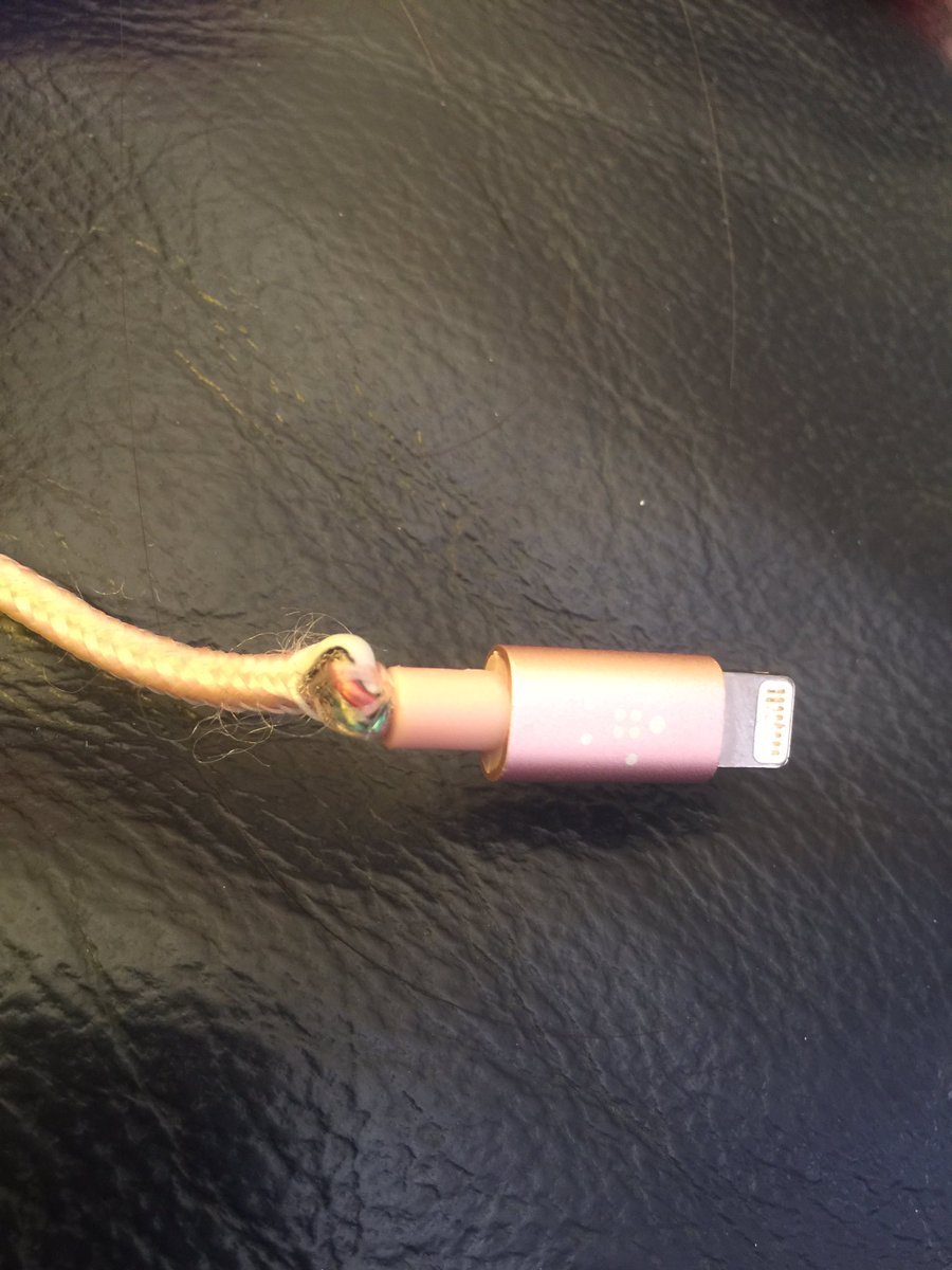 nikolax's tweet photo. @BelkinCares should this happen after less than 2 months use.? At least it's still working.! 🙈😂 https://t.co/pqmv4L2fry