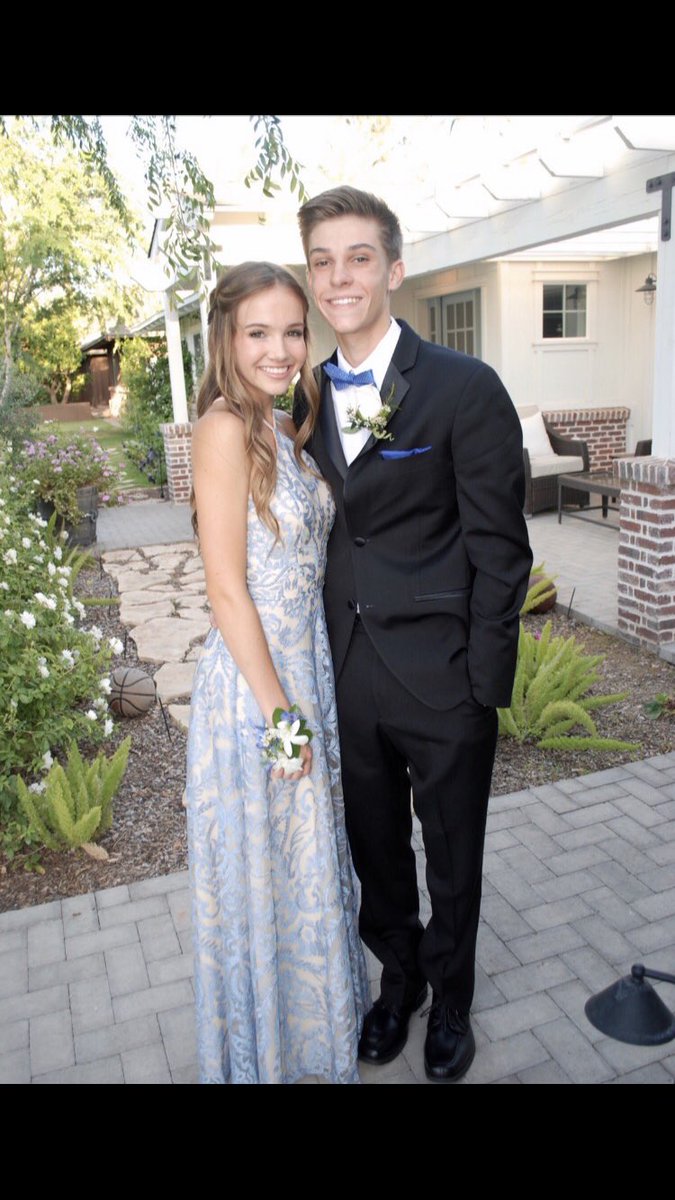 gusgoettl's tweet photo. Happy birthday! @carolineeeaton  hope it's great💅🏿🎈🎉 https://t.co/lJo62UjfOw