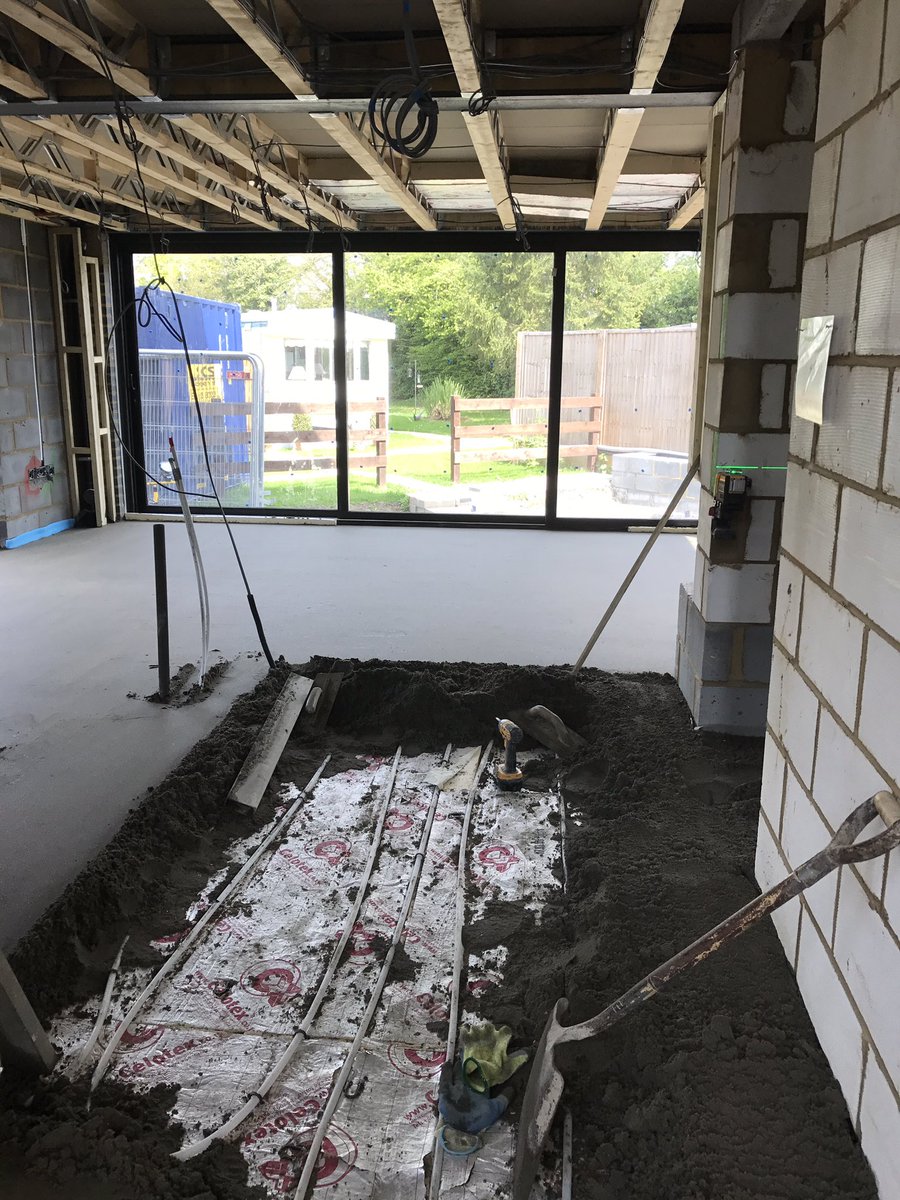 PlastererMark's tweet image. 22 tonnes of fibre reinforced floor screed installed on our latest new build project, Ashford .readymix in association with @coppardplant .