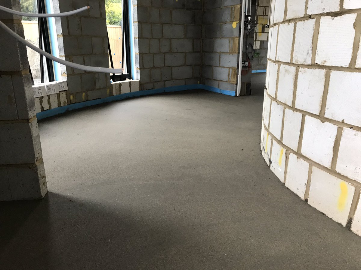 PlastererMark's tweet image. 22 tonnes of fibre reinforced floor screed installed on our latest new build project, Ashford .readymix in association with @coppardplant .