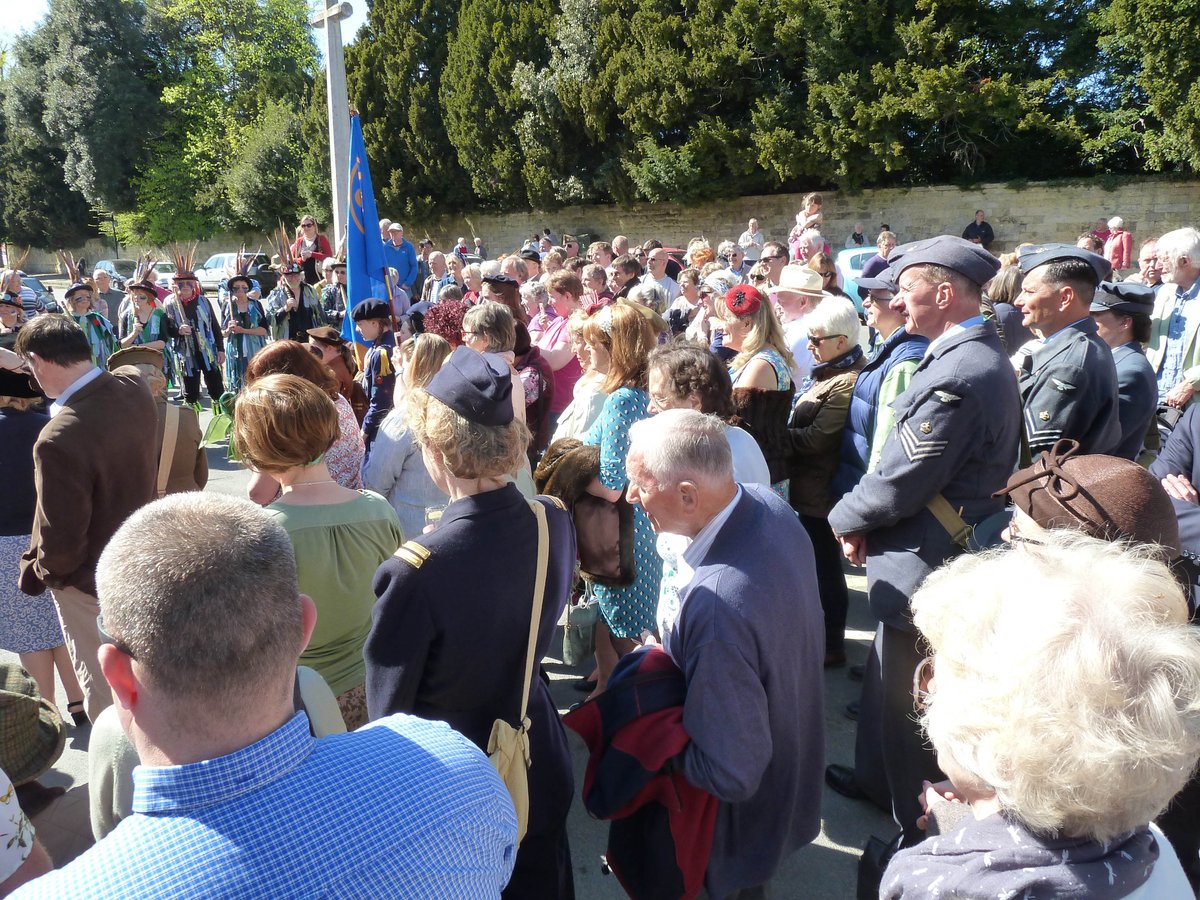 SueRyderWinch's tweet photo. Good crowds Sat/Sun for 1940s in #Winchcombe The shop was a focal point I am glad to say, vintage clothing was a hit &amp; we still have more. https://t.co/7F6BXrt1uW