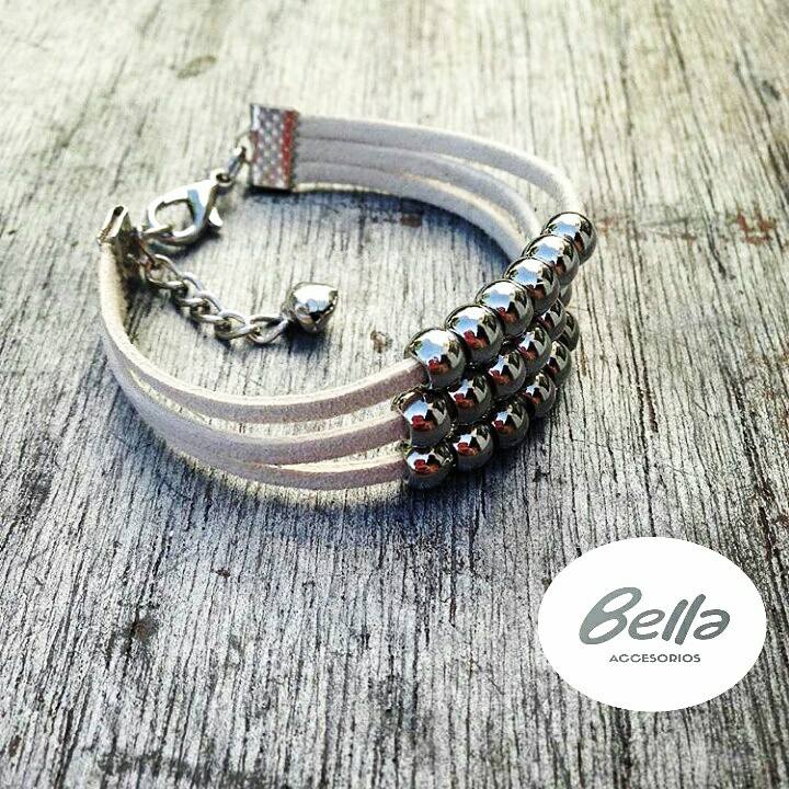 Bellacesoriosok's tweet photo. Modelitos que vuelven!!!!
#pulsera #gamuza #estilo #moda #look  #fashionista #fans #bella #accesorios #moda #otoño #otoño2017 #otoño🍁 https://t.co/8FQWh3l1v3