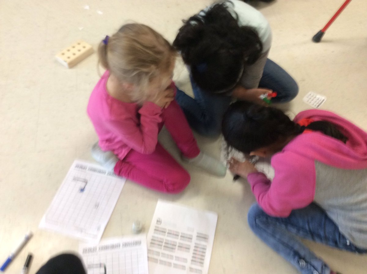 ridgeview2_3's tweet photo. Coding the Ozobot to move from one location to another on a grid #rpstechcode #rpsassess @layahclairy1960 https://t.co/7AdwKa8yTf