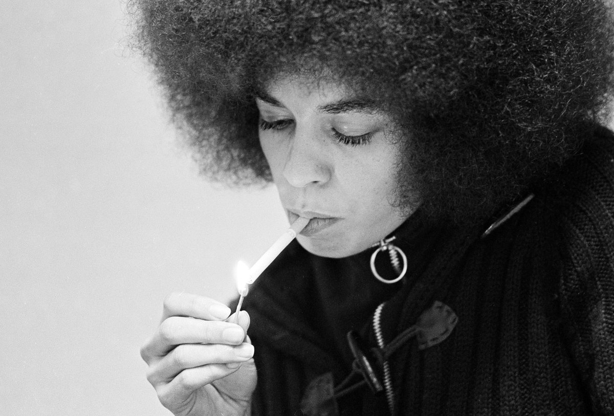 1Historicas's tweet photo. Ángela Davis fue una feminista negra, activista y marxista. Con ella se conoció la teoría de la interseccionalidad. #MujeresHistóricas https://t.co/pSyKvWmjSz