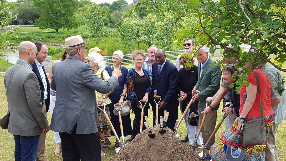 MikeKnox1Hou's tweet photo. #TerryHershey Memorial Tree Planting in #EleanorTinsleyPark https://t.co/35VtE44OtF