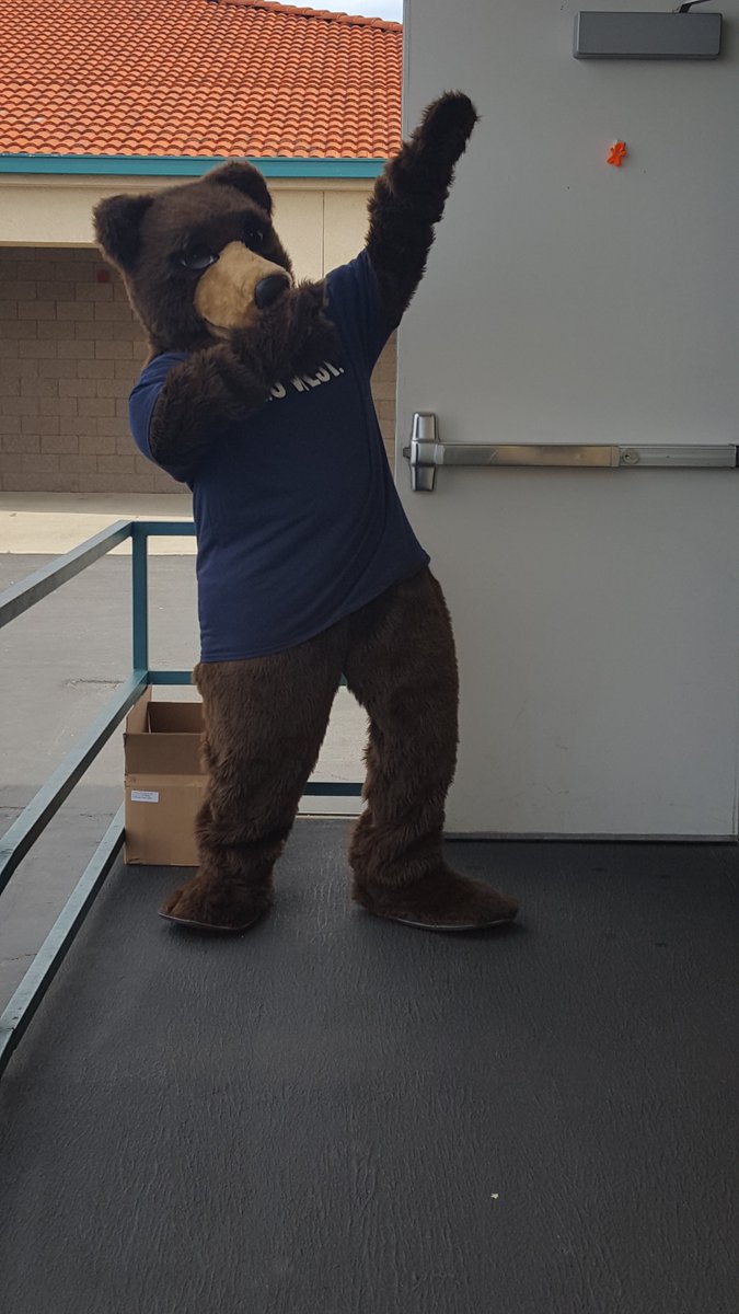 SVGiants's tweet photo. The a.m sessions of Career Day were great; p.m sessions start at 1:00!
Thanks to BOTW and dabbing bear! https://t.co/vmgZT7FlZU