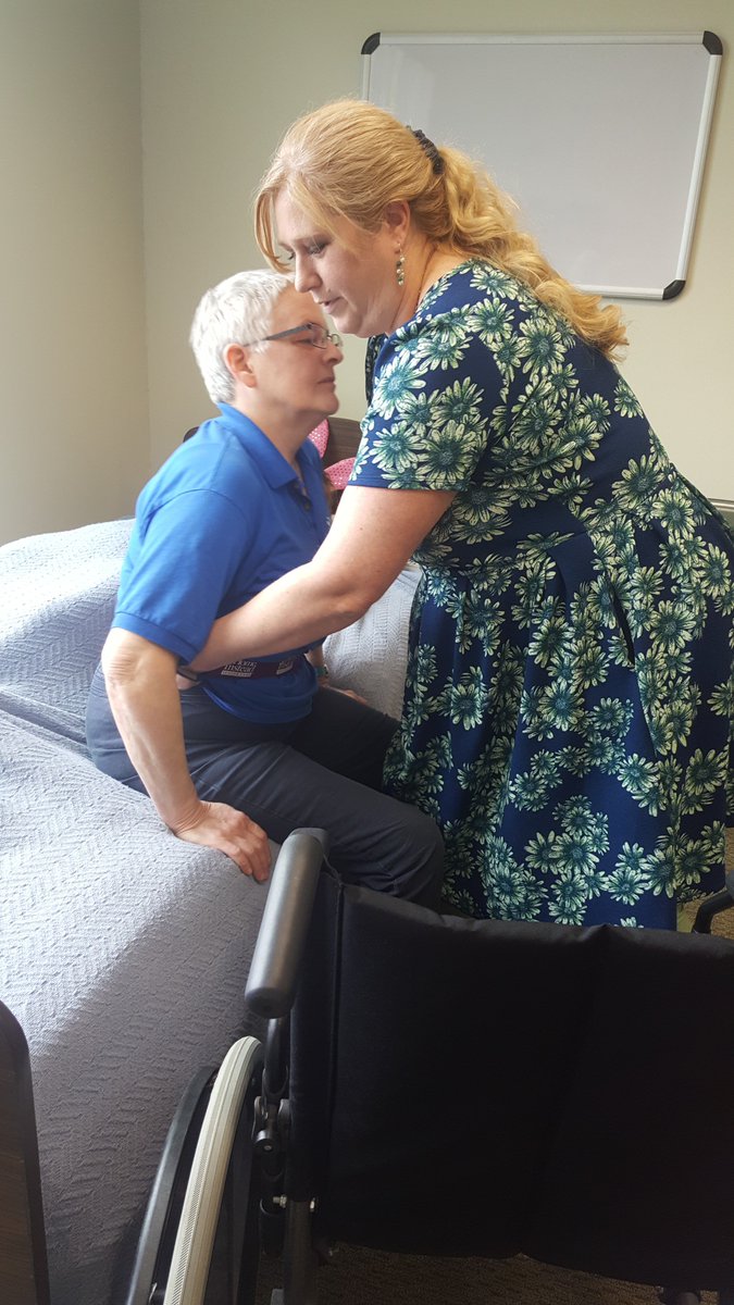 BeavertonHISC's tweet image. We love taking advantage of opportunities to refresh our CAREGiver's skills. Here we practice transfers! @Luranahlu