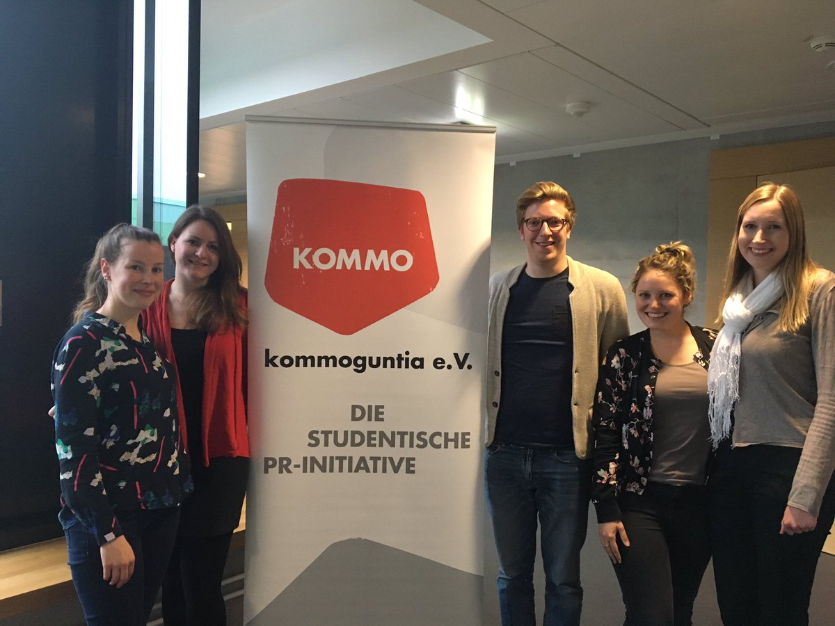 kommoguntia's tweet photo. Wir haben einen neuen Vorstand gewählt: @die_lr, @katha_marg, @BenediktGuth, @JosiSpreekind &amp; @lina__marie_. Auf ein gutes Jahr! 🥂 https://t.co/knZ17R2h8O