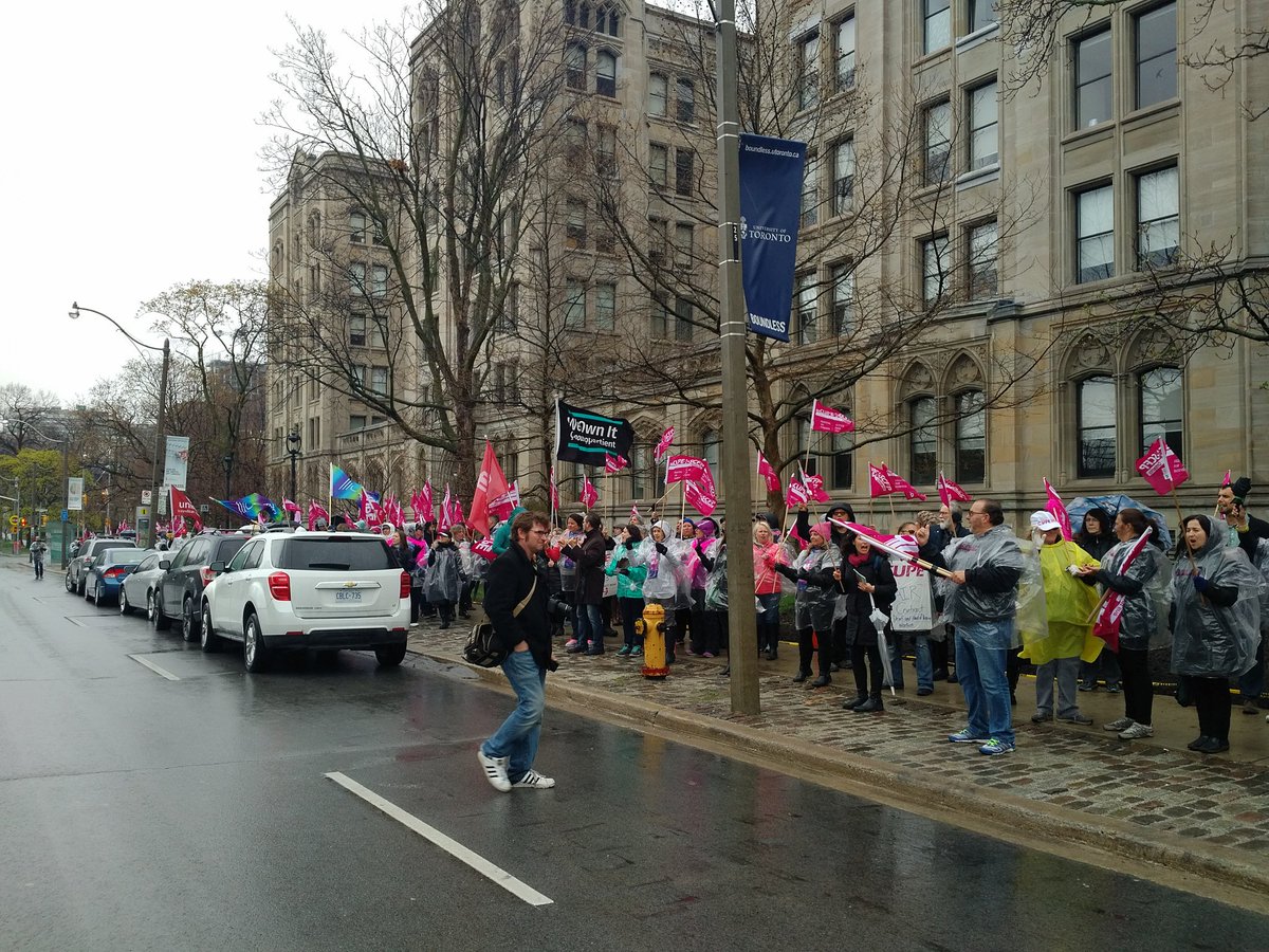 FredHahnCUPE's tweet photo. So Proud to stand with @CUPE2073 today - Calling on Gov't to question Canadian Hearing Societies priorities #EndtheStrikeNow @CUPEOntario https://t.co/7EuusitmWO